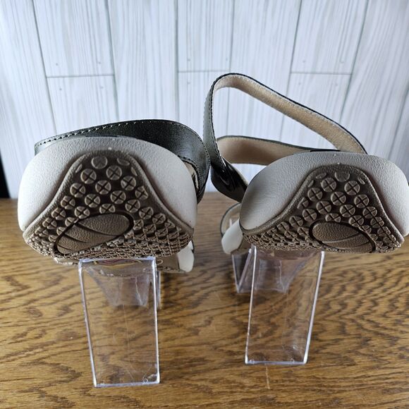 Womens Low Wedge Green/Beige Non Slip Sandals Faux Leather Size 7 New in Box - Picture 4 of 6